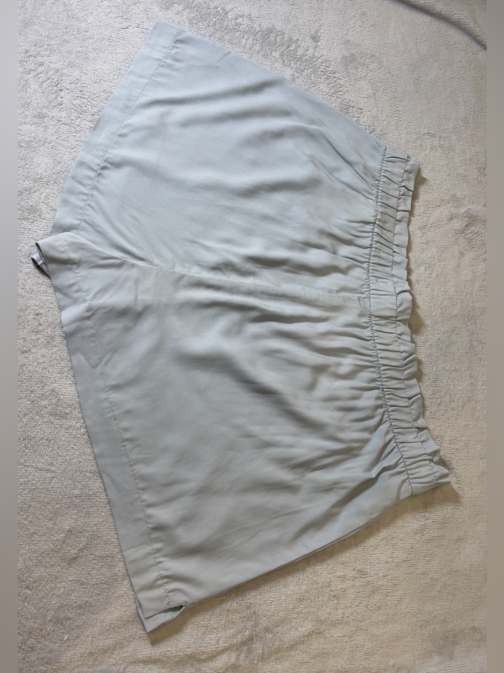 NWT!! Banana Republic Shorts in a Blueish Gray Color Size L Retail $44.99 - Picture 2 of 8